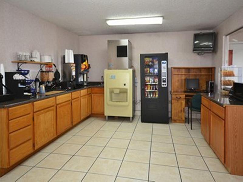 Econo Lodge Gallup Restaurant photo