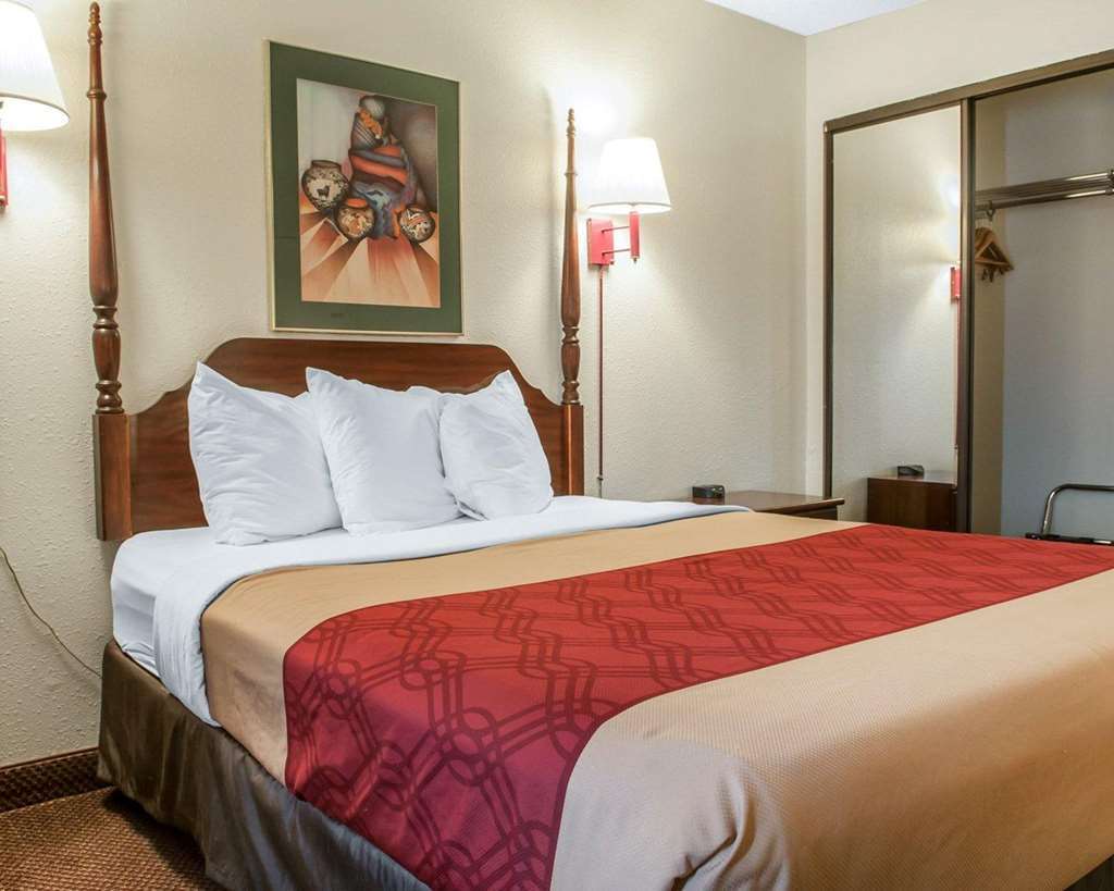 Econo Lodge Gallup Room photo