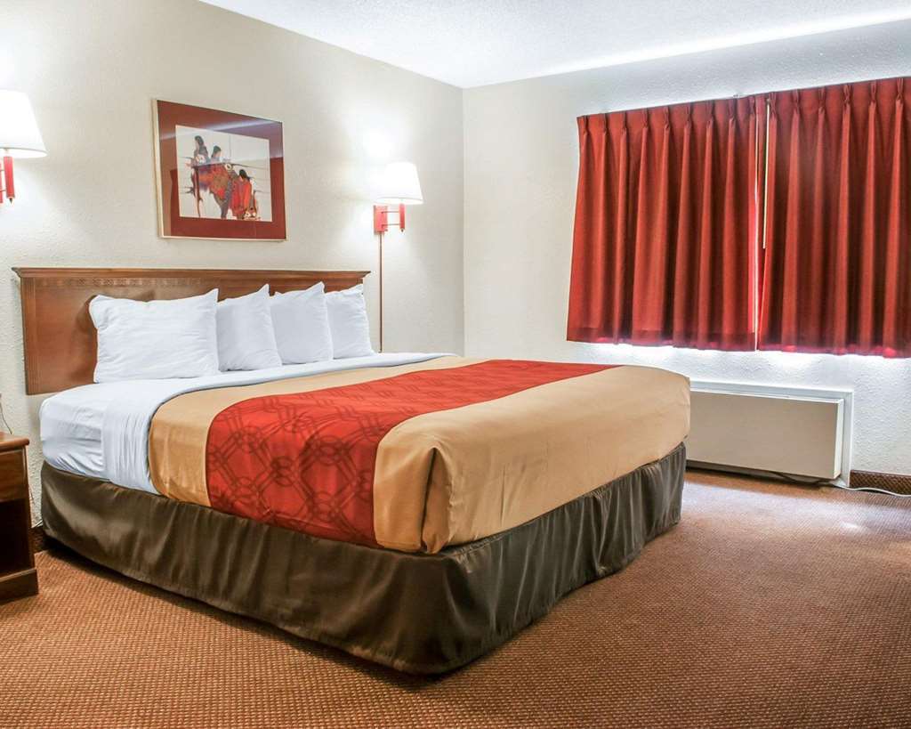 Econo Lodge Gallup Room photo